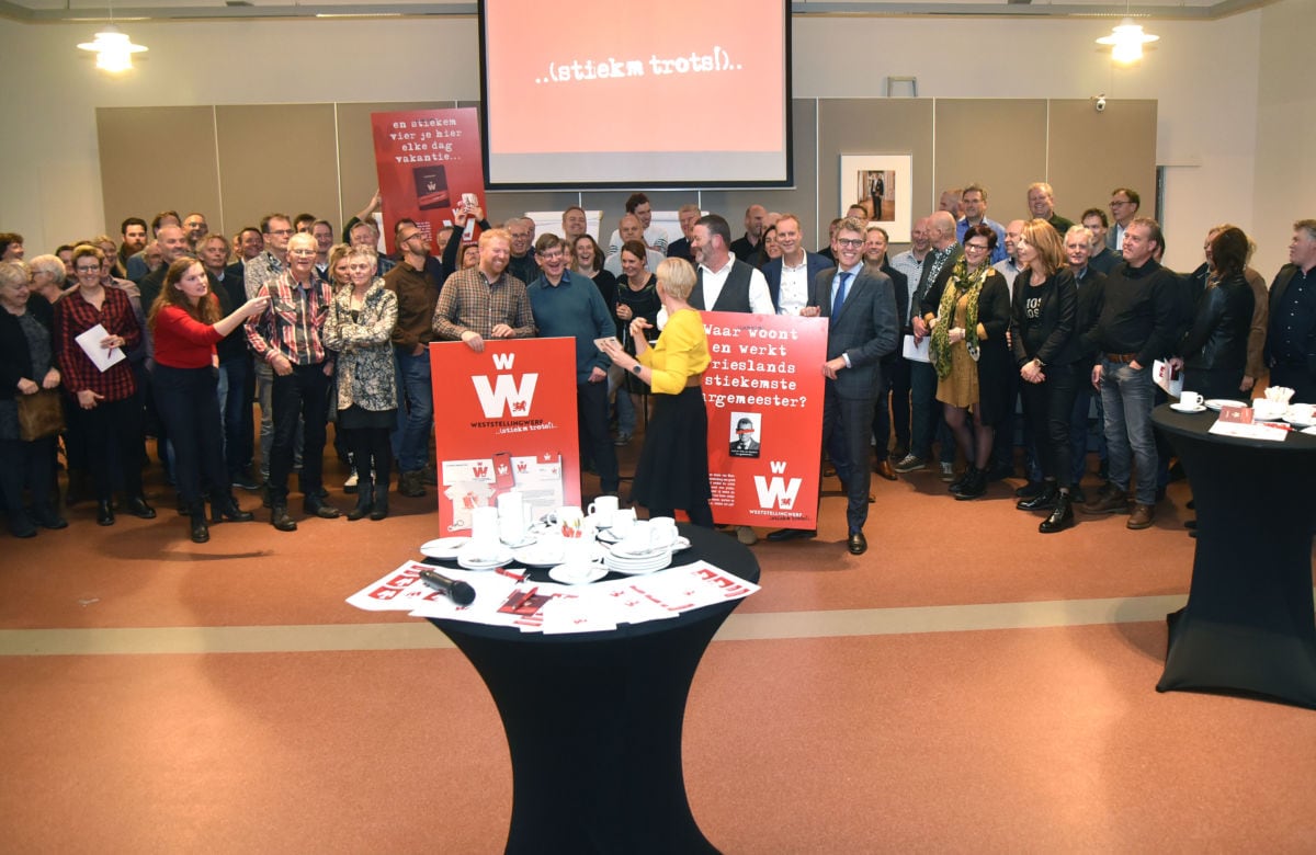 De aanwezigen in het gemeentehuis